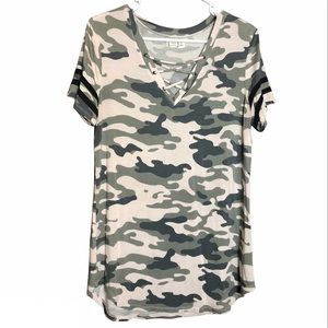 Maurices camo tee size medium